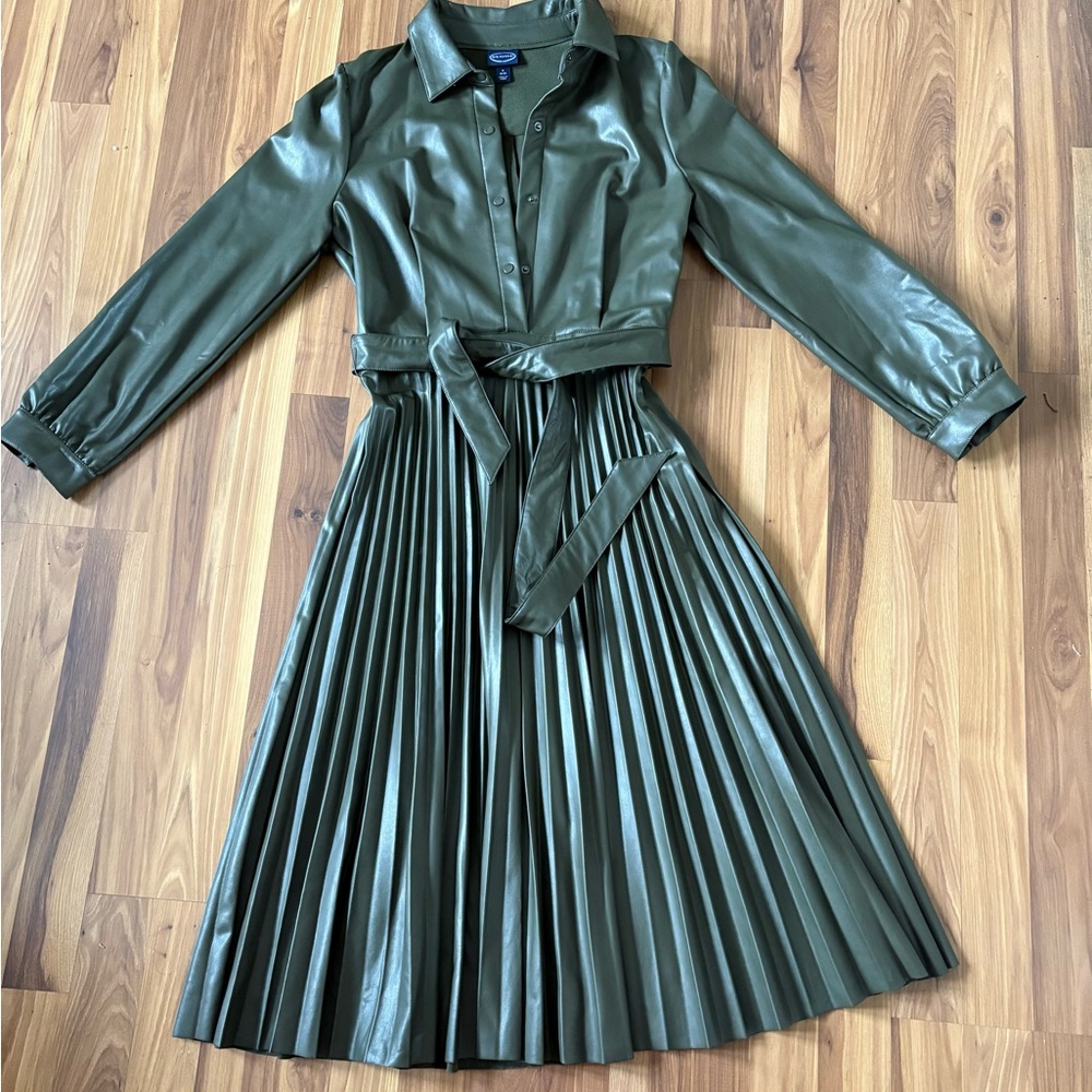 Elegant Green Pleated Dress
